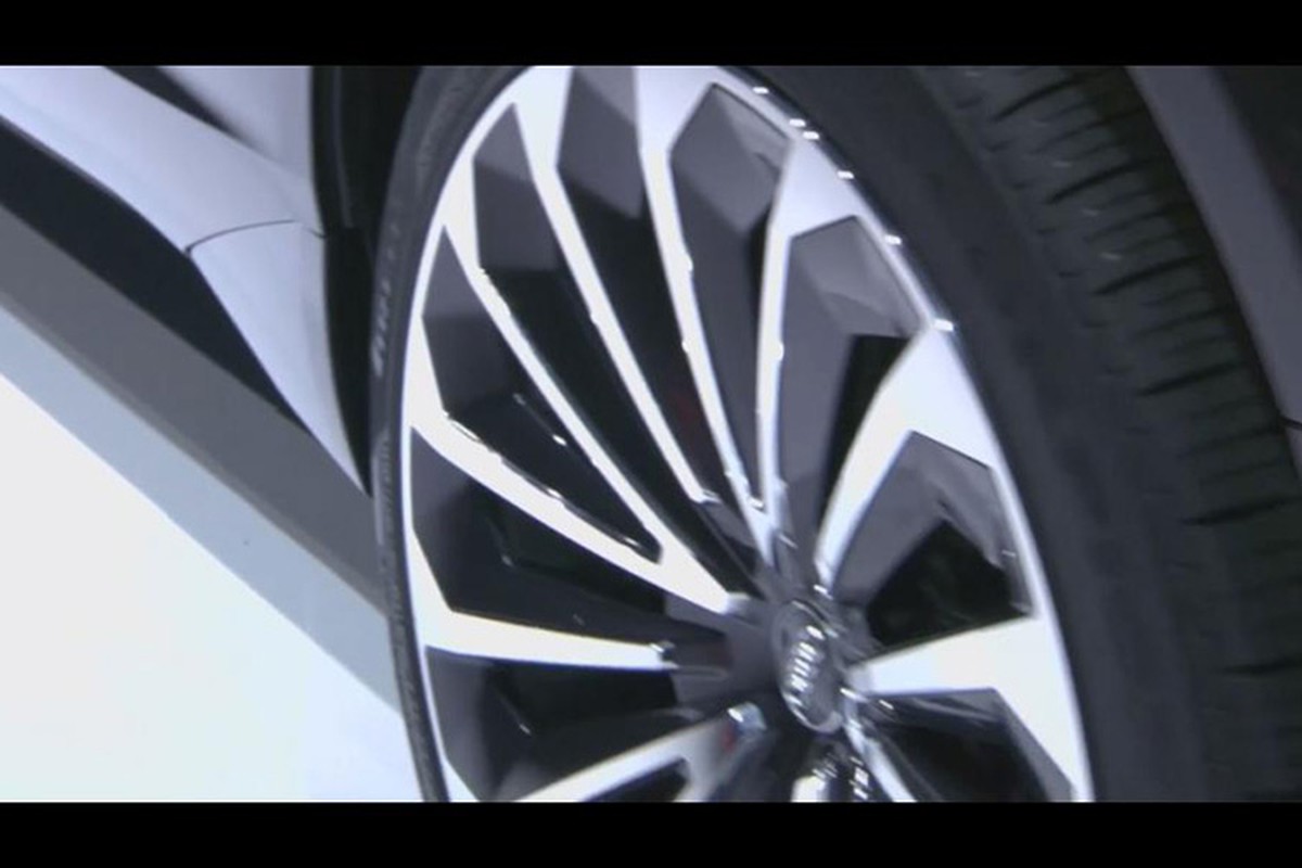 Audi Q6 E-Tron: Doi thu 